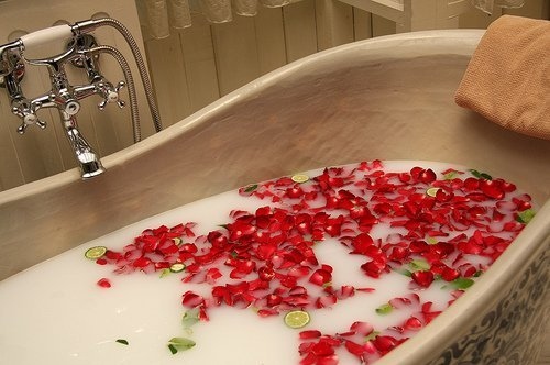 bath, bathing and flowers