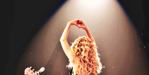 blonde,  concert and  curls