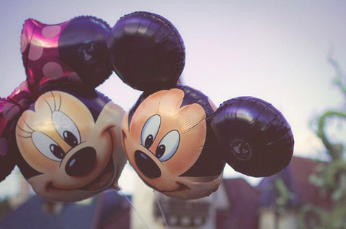 ballons, couples and mickey