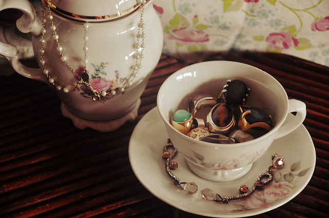 porcelain, rings and tea