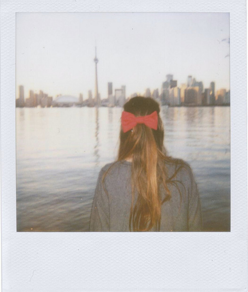 bow, city and girl