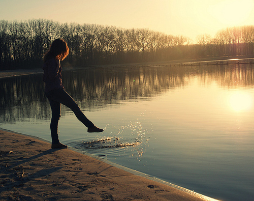 alone, girl, lake and sunset - image #124703 on Favim.com