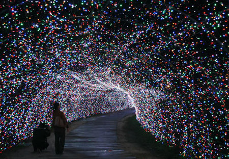 christmas, japan, lights, tunnel - image #125723 on Favim.com