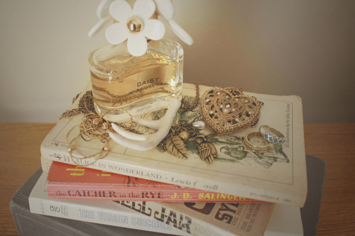 books, cute and daisy