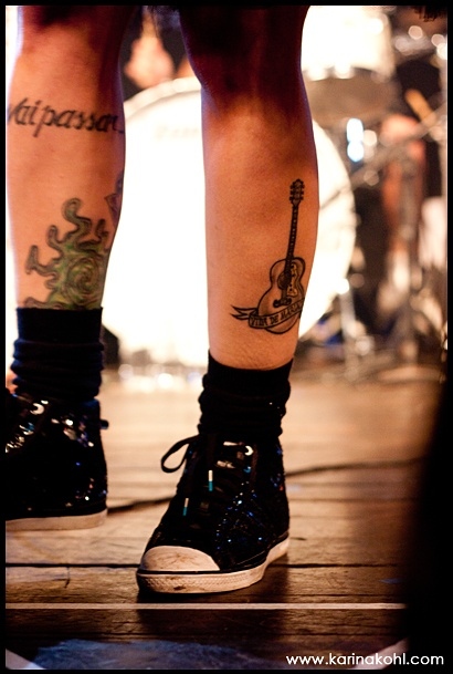 guitar, pitty and show