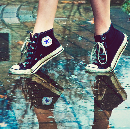 converse, reflection and tip toe