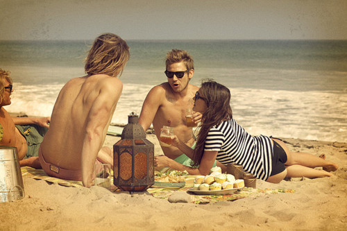beach, love and picnic