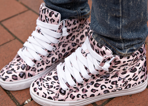 leopard print, shoes and skinny jeans