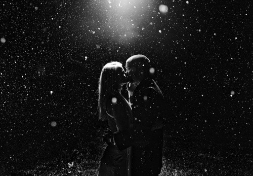 balck and white, couple and kiss
