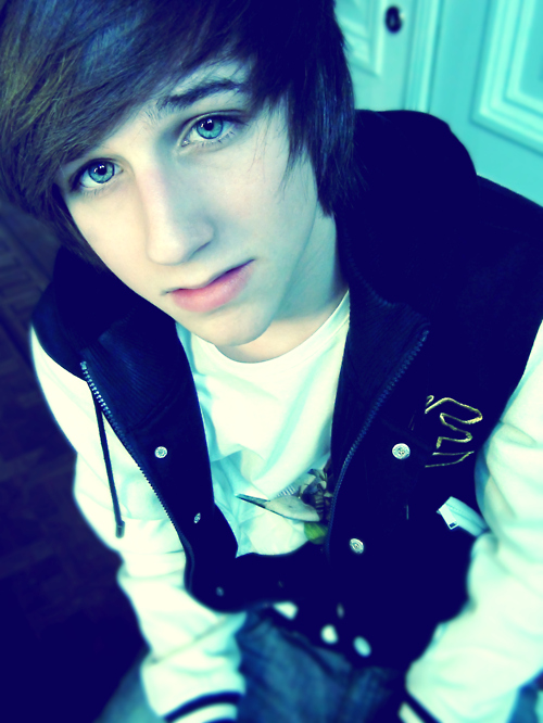 http://favim.com/orig/201108/27/beautiful-blue-eyes-boy-cute-emo-Favim.com-131712.jpg