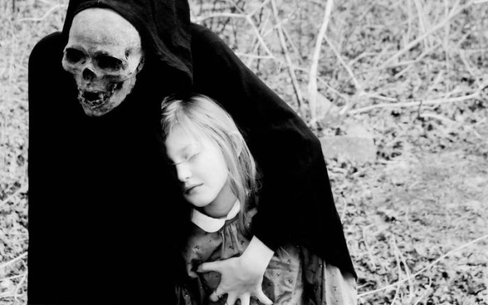 black-and-white-death-girl-photo-Favim.com-131791.jpg
