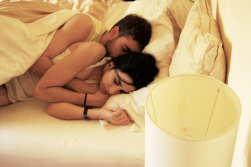 bed-couple-cuddle-cuddling-cuddly-Favim.