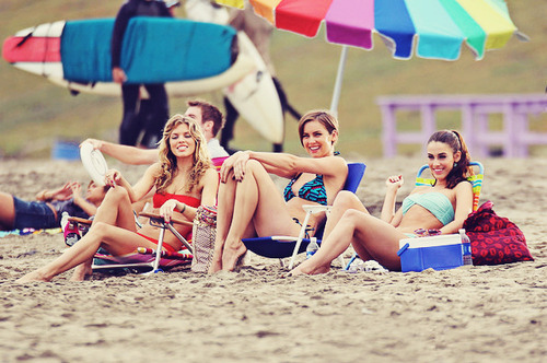 90210, beach and friends