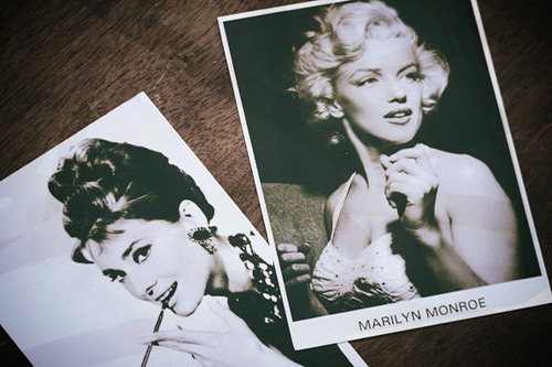 audrey hepburn, black and white and marilyn monroe