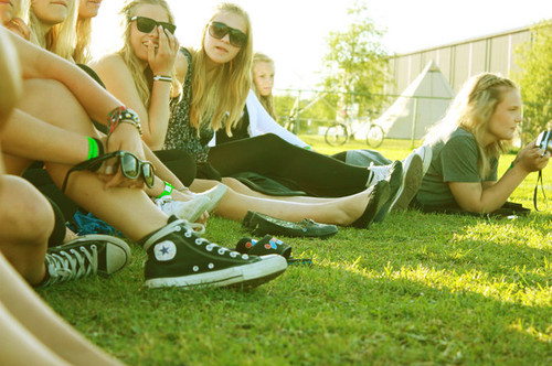 converse, girls and smiles