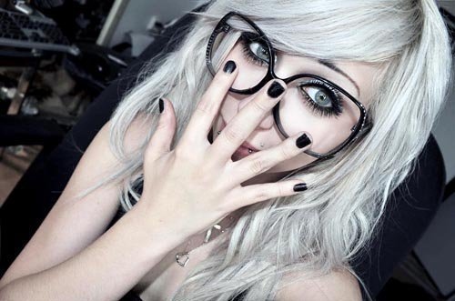 black nails, blonde and blue eyes