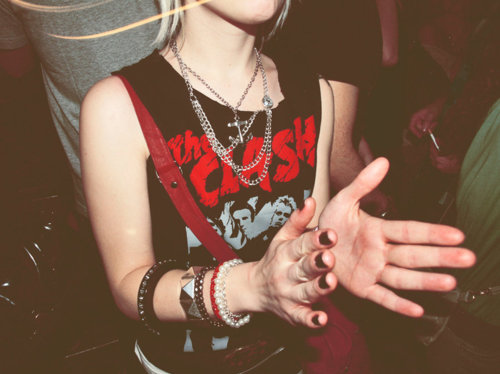 alternative, black nails, blonde, bracelet, girl