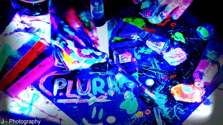 blacklight, blacklight paint and glow