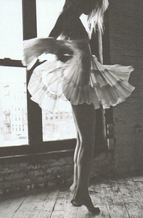 bailarina, ballet and black and white