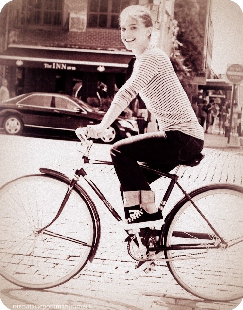 actress, beautiful and bike