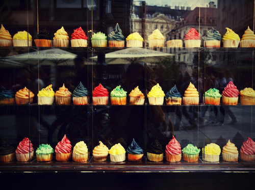 colors, cupcakes and reflection