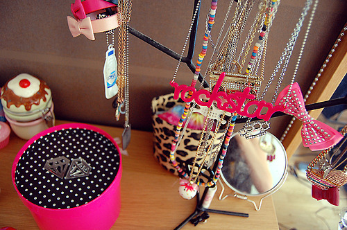 girly-hello-kitty-necklace-pink-ribbon-Favim.com-137849.jpg