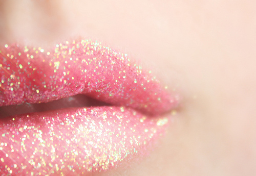 glitter, kiss and lips