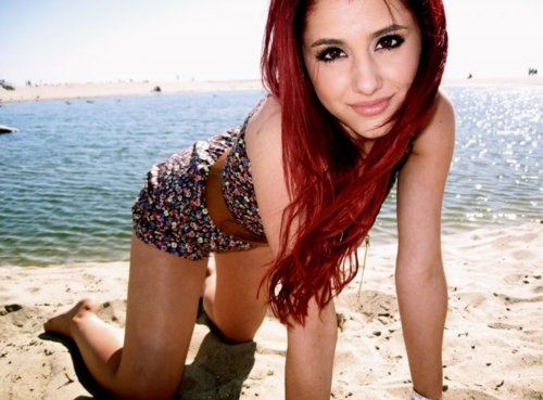 Ariana Grande the fittest fake read head ive ever seen
