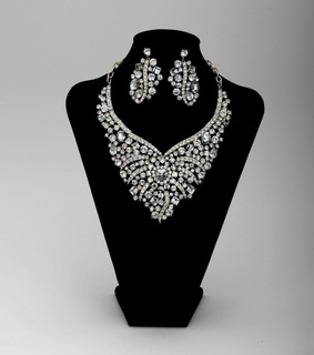 beautiful, beaytiful and bib necklace set