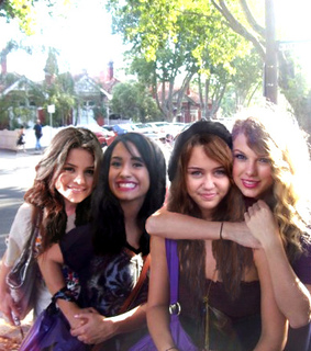 demi lovato, erfeitas and fake