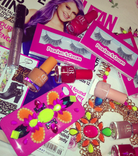 accessories, cosmopolitan and eyelashes
