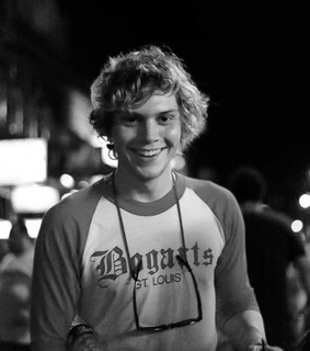 cute, evan peters and hot