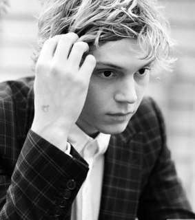 blonde, cute and evan peters