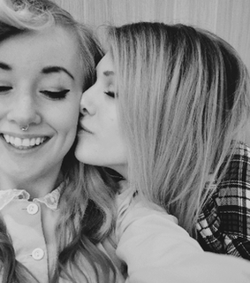 kiss, lesbo and lez