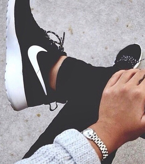 black, nike and rosherun