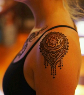 black, henna and line