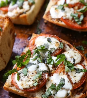 bread, food and garlic bread