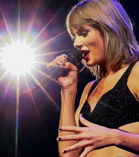 selena gomez, swift and taylor