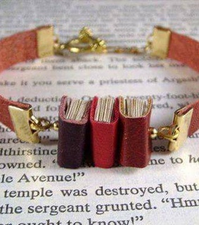 books, libros and pulsera