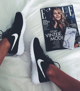 bed, coffee and elle