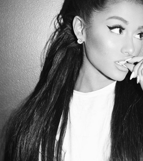 media, social and ariana-grande-social-media-pic