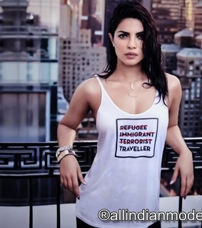 priyanka chopra hot pics, priyanka chopra sexy photos and priyanka chopra wallpapers