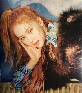 icons, blackpink rose and chaeyoung