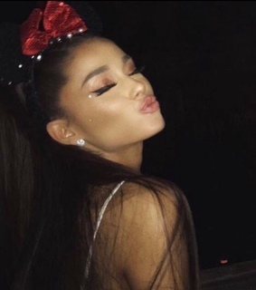 ariana grande theme, ariana grande and icons ariana grande