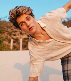 nature, froy gutierrez and blonde