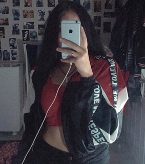 mirror selfie, iphone and instagram