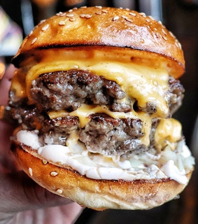 hamburguer, cheese and cheesy
