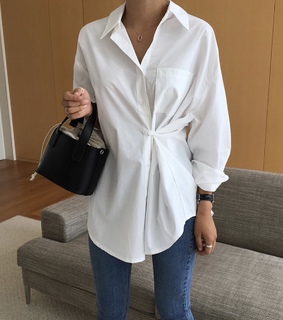 jeans pants, black bag and white blouse