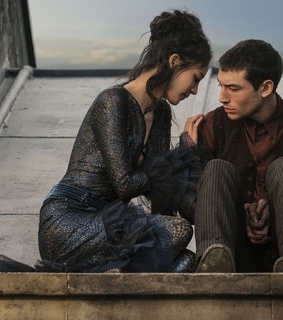 ezra miller, newt scamander and the crimes of grindelwald