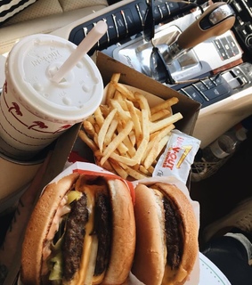 burger, in n out and fast food